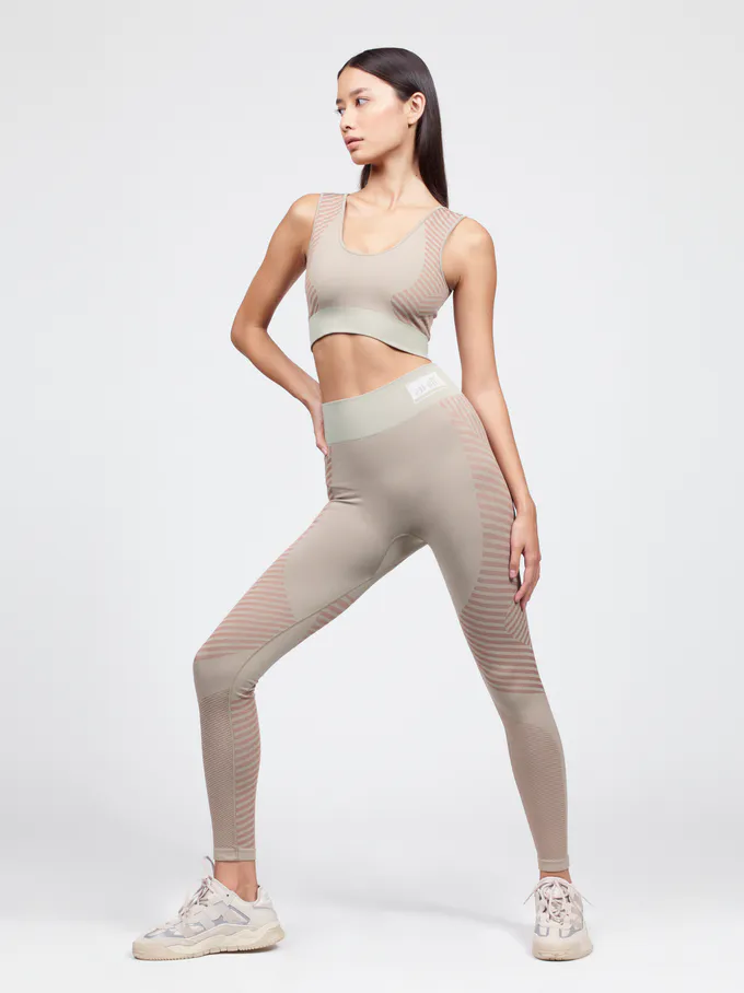 set1_150538ae-fcf8-420b-ad7a-39fc21ccf3b3